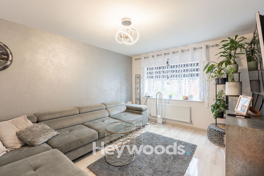 Property photo 2 of 32