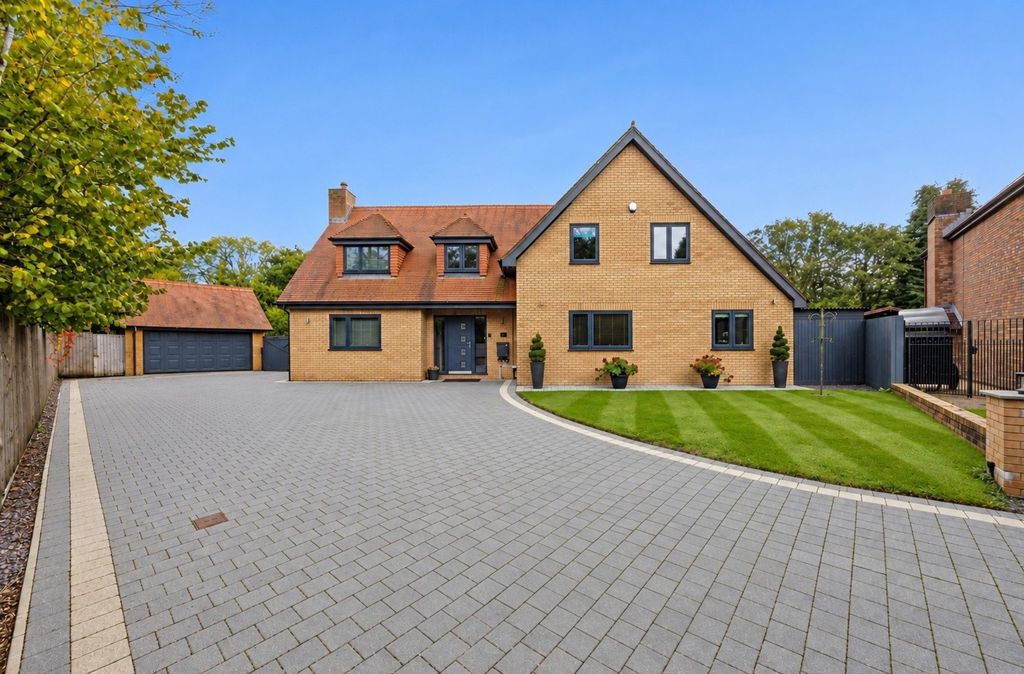 Property photo 1 of 66 Executive Detached