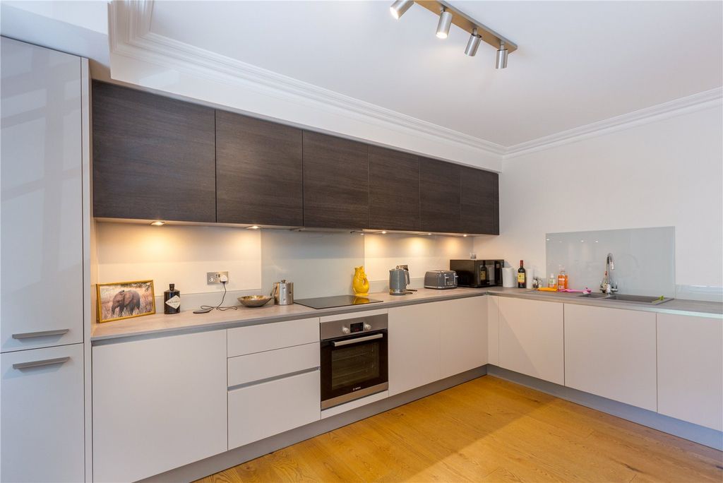 Property photo 2 of 10 Kitchen