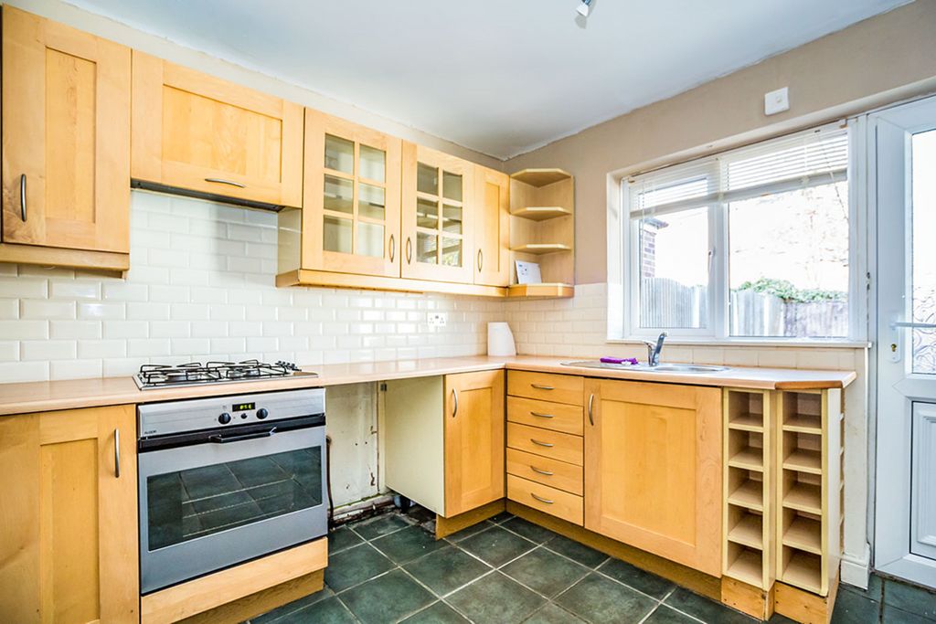 Property photo 3 of 8 Kitchen