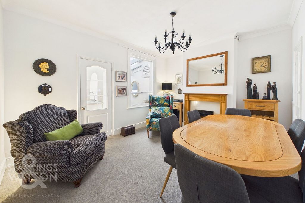 Property photo 2 of 23