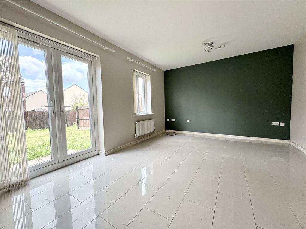 Property photo 3 of 17 Picture No. 12