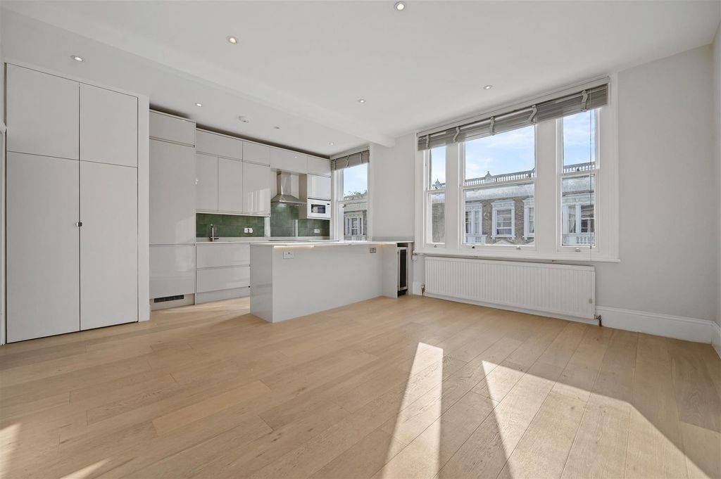 Property photo 1 of 10 Kitchen