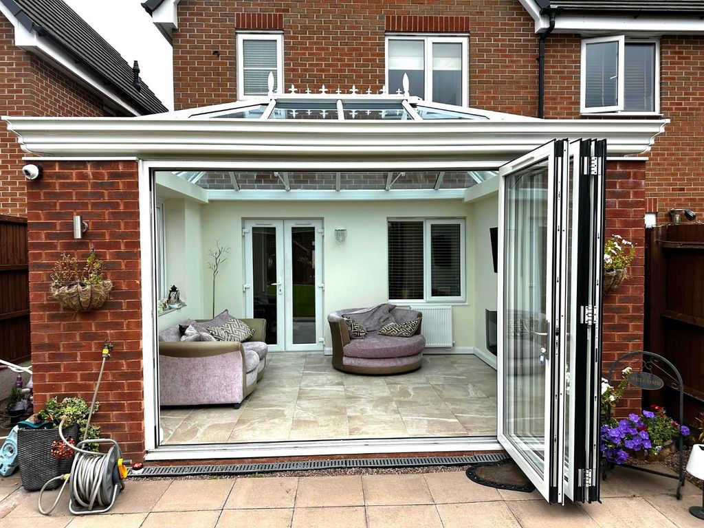 Property photo 3 of 13 Beddows Conservatory 4.Jpeg