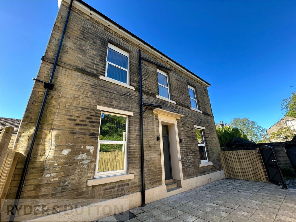 Property photo 1 of 11 External
