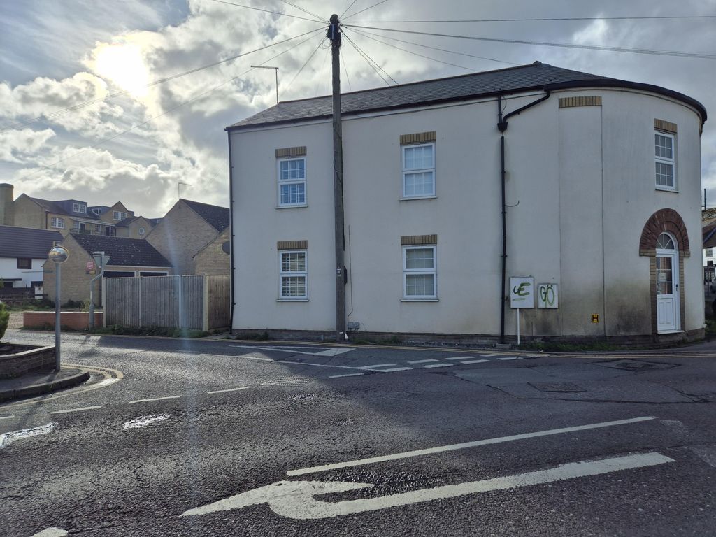 Property photo 3 of 13 1000017670.Jpg