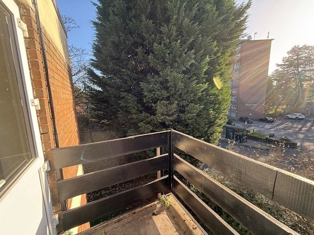 Property photo 3 of 11 8 Ou 8