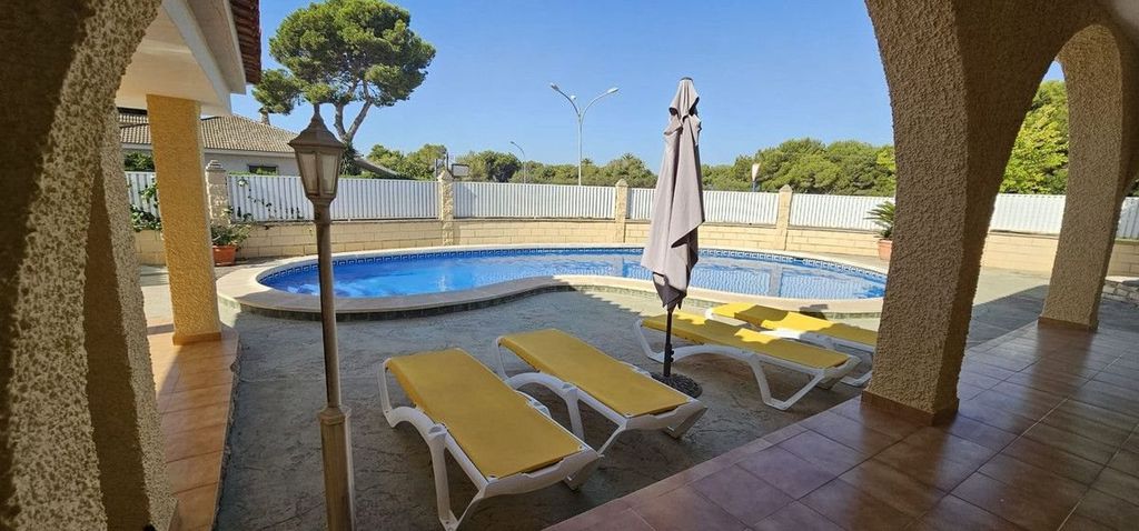 Property photo 1 of 50
