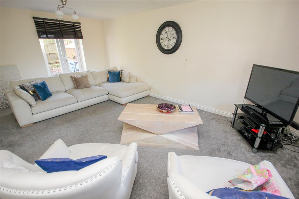 Property photo 2 of 17 Lounge..Jpg