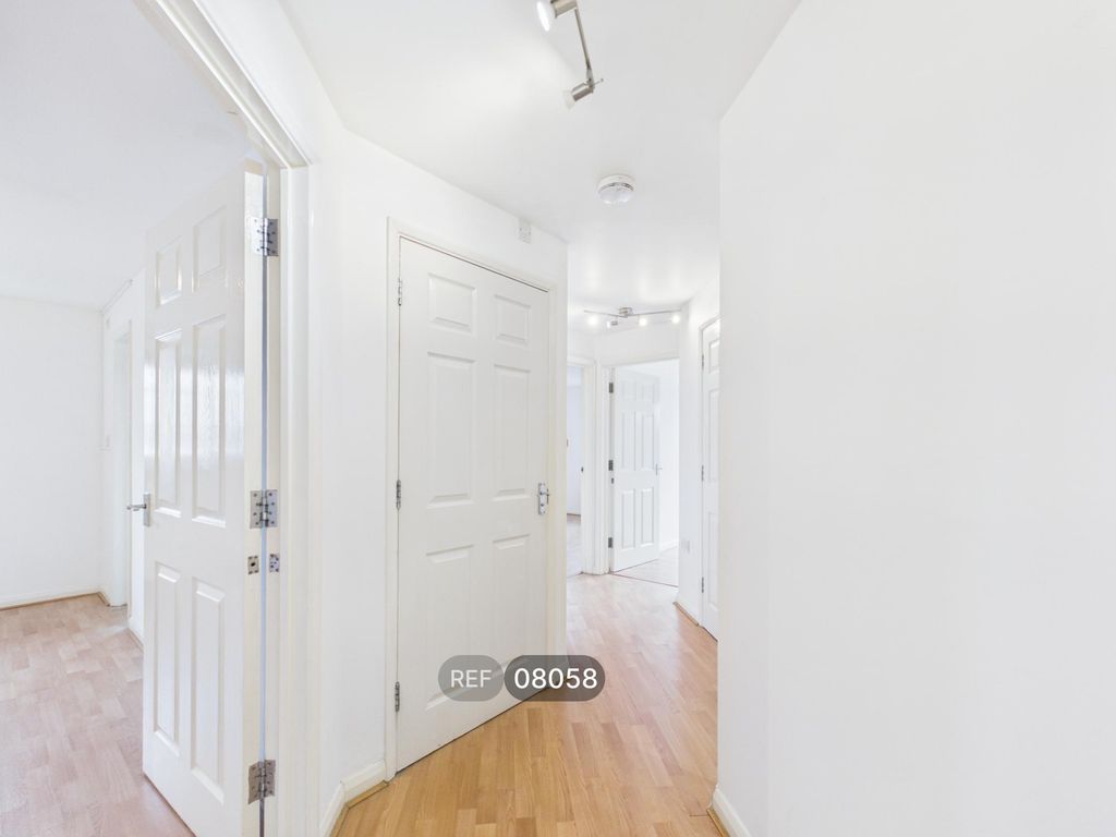 Property photo 3 of 8 Hallway