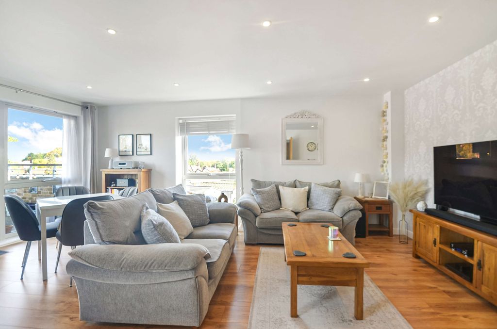 Property photo 1 of 24 Lounge Area (1) (4).Jpg