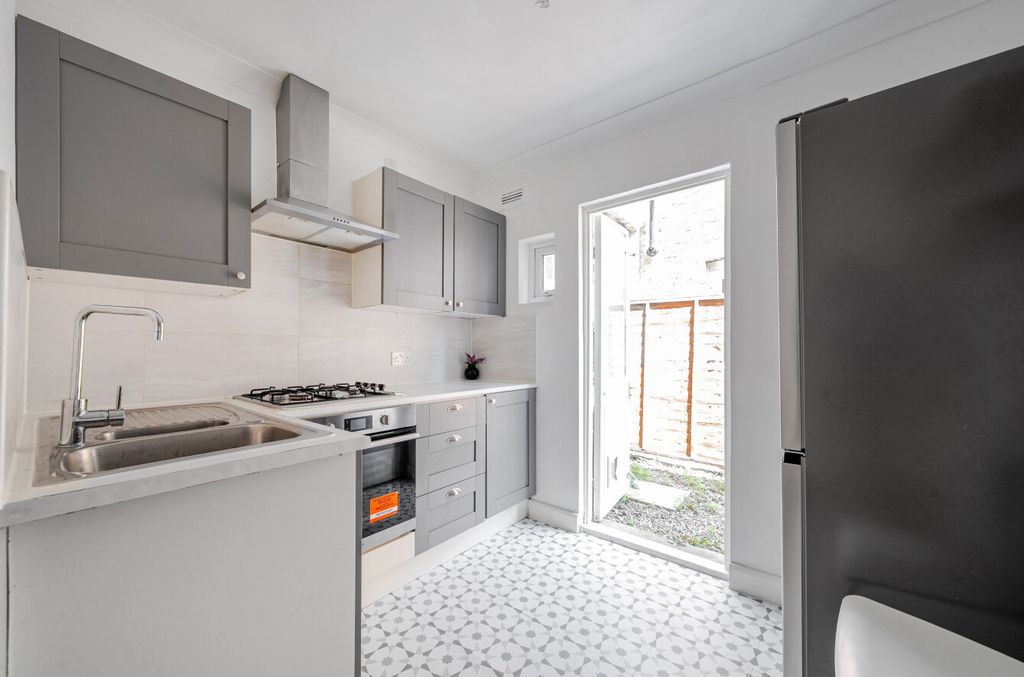 Property photo 2 of 9 1311808-4-684c1Fb...