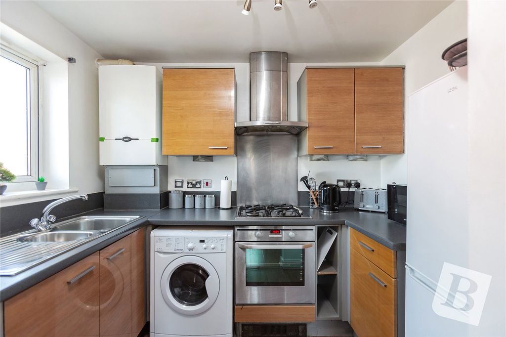 Property photo 3 of 10 Kitchen