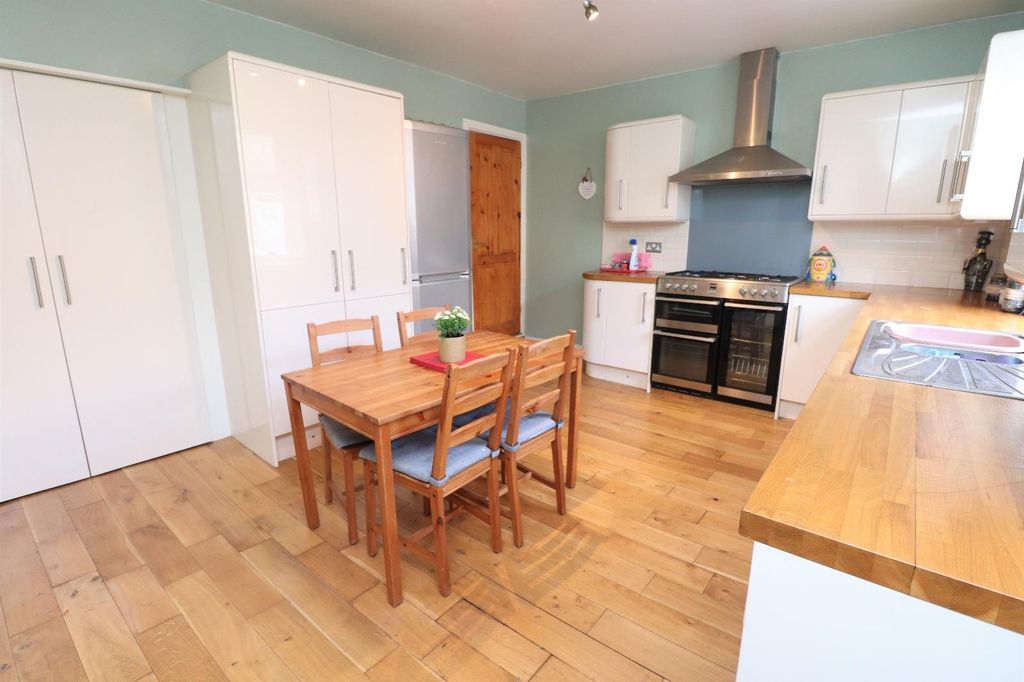 Property photo 3 of 10 0 General