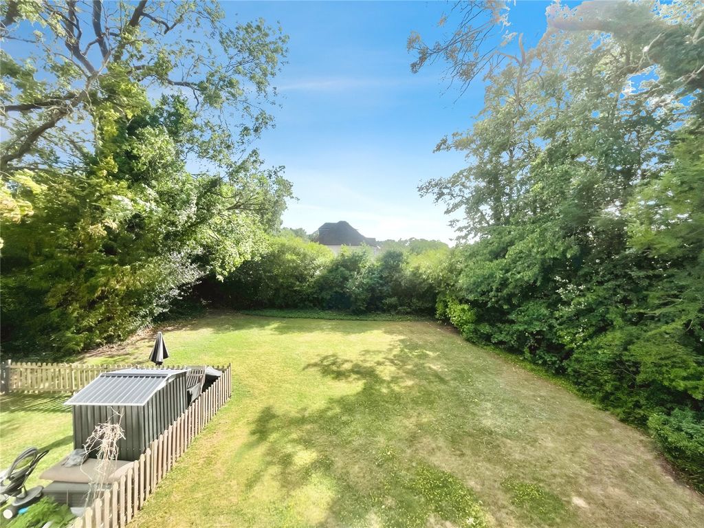Property photo 3 of 10 Gardens