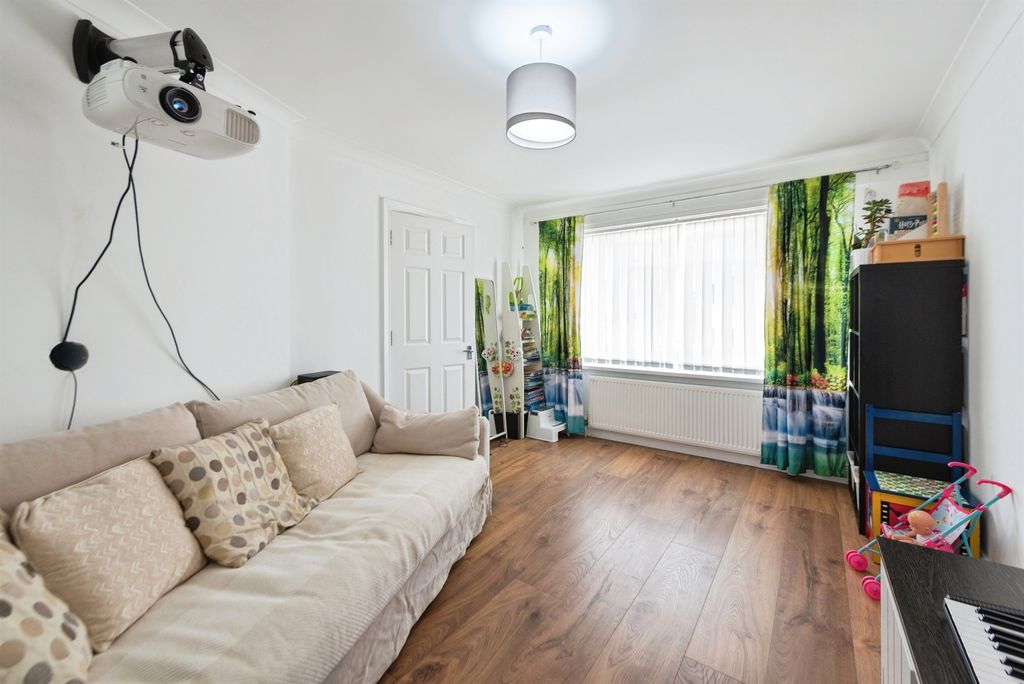 Property photo 2 of 17