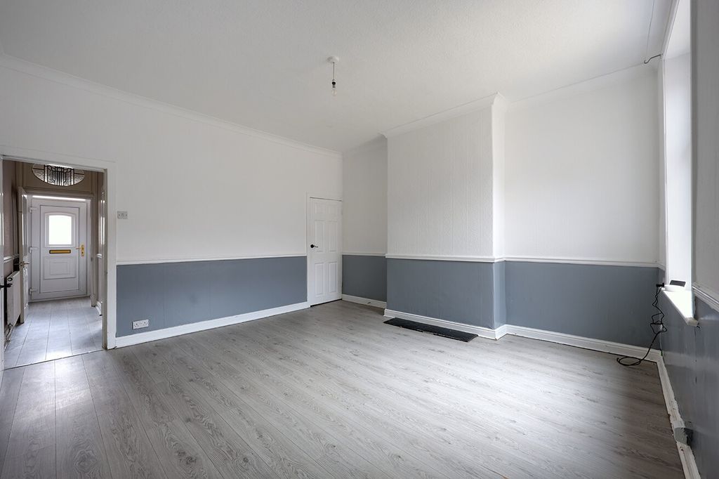 Property photo 2 of 11 4535551