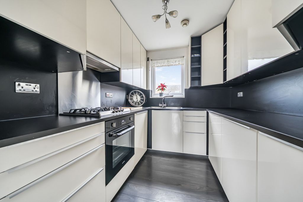 Property photo 2 of 22 Kitchen