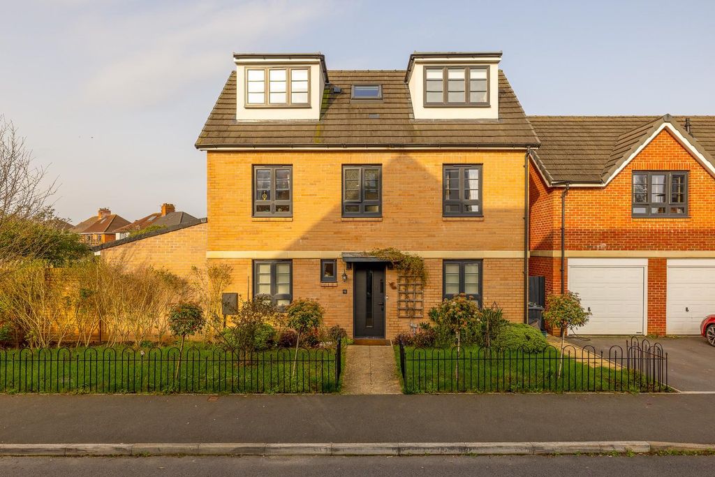 Property photo 2 of 45 Char6100-Cn.Jpg