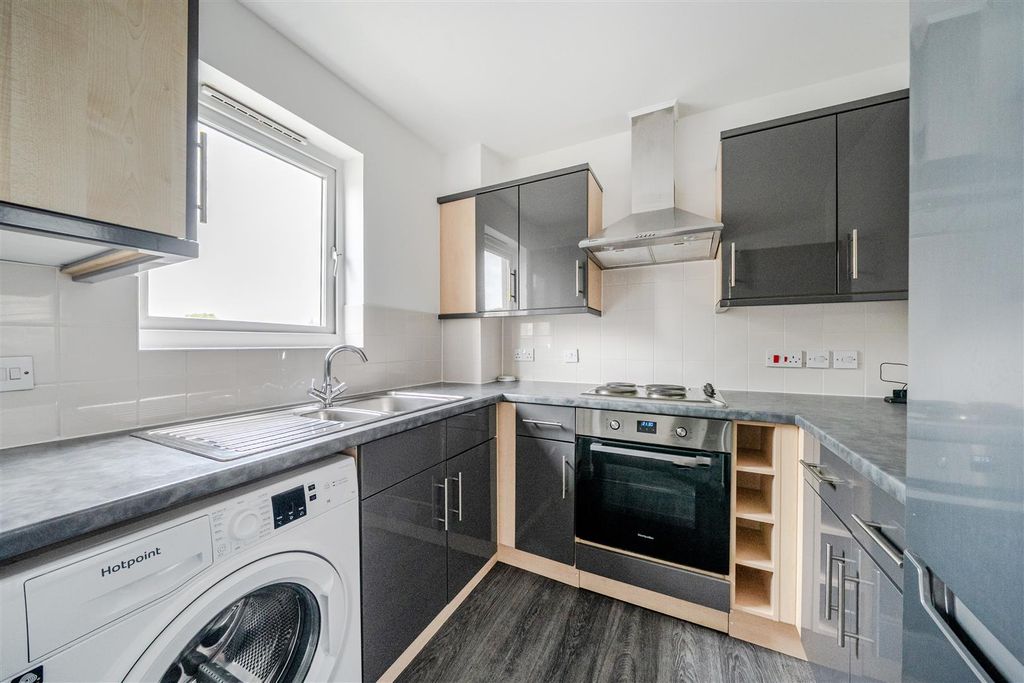 Property photo 3 of 10 Kitchen.Jpg