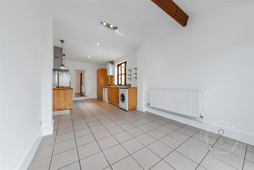 Property photo 3 of 33 Kings-Road-27.Jpg