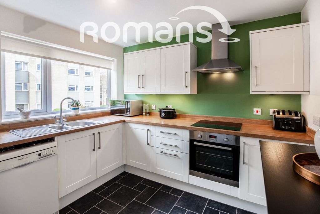 Property photo 1 of 11 4