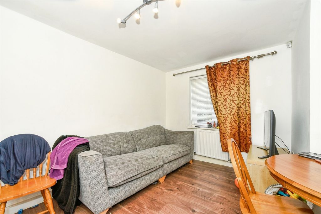 Property photo 3 of 10