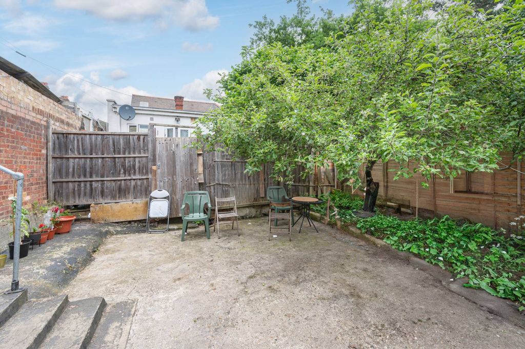 Property photo 2 of 25