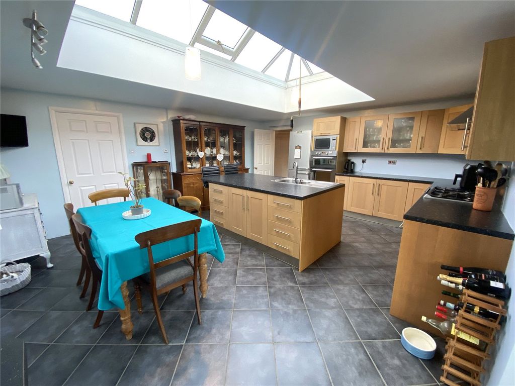 Property photo 2 of 22 Picture No. 21