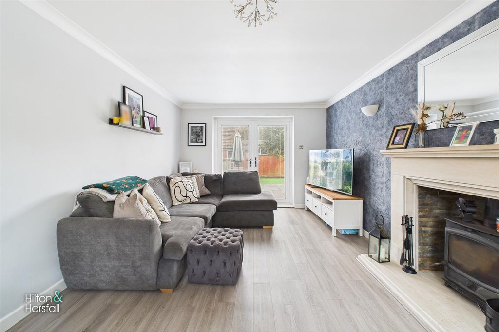 Property photo 2 of 19 Higher Causeway