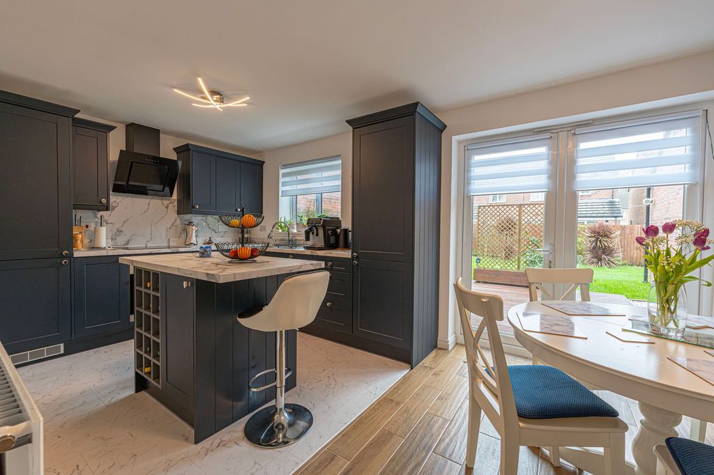 Property photo 2 of 31