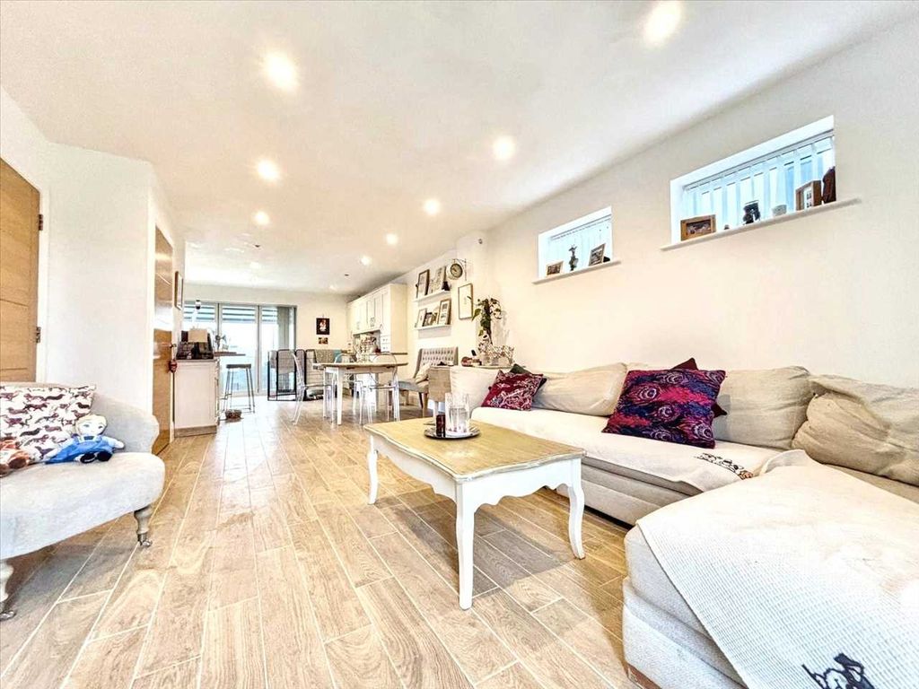 Property photo 3 of 30