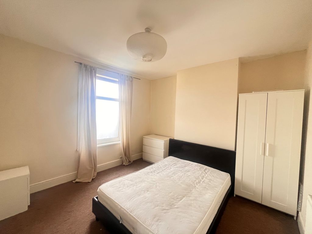 Property photo 3 of 9 Bedroom