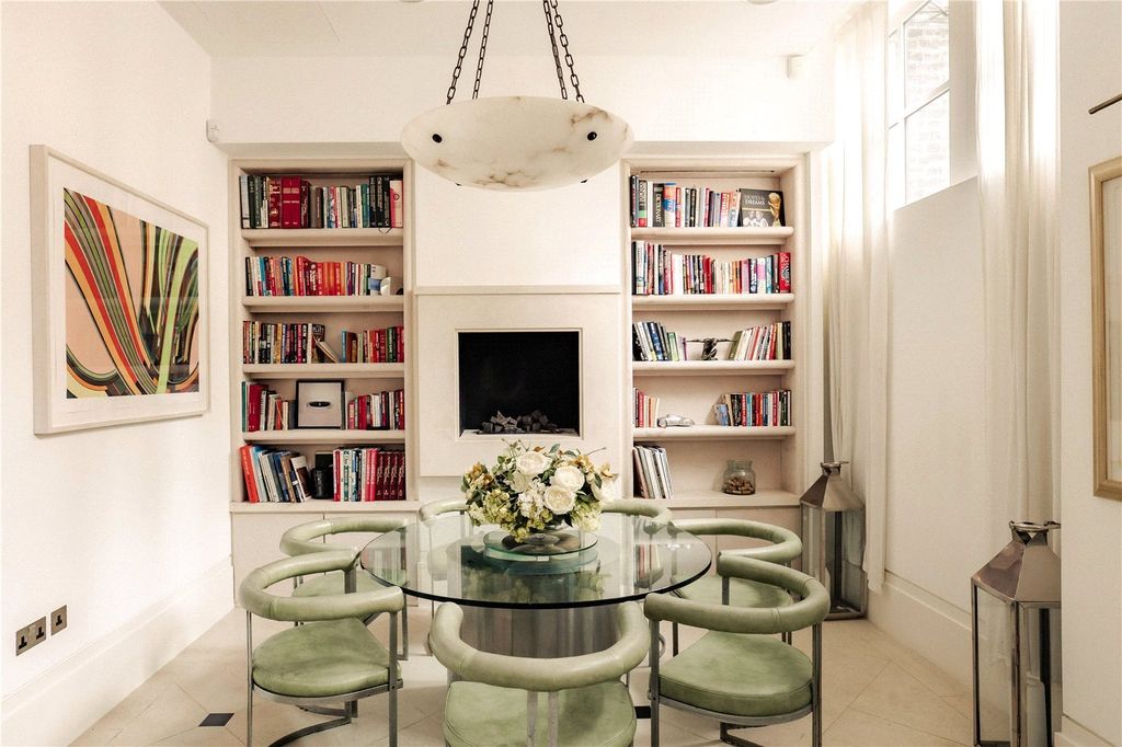 Property photo 3 of 19 Dining Space