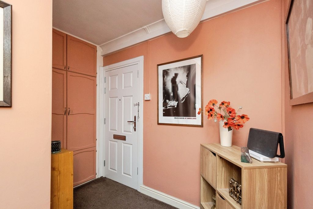 Property photo 2 of 14 Photo