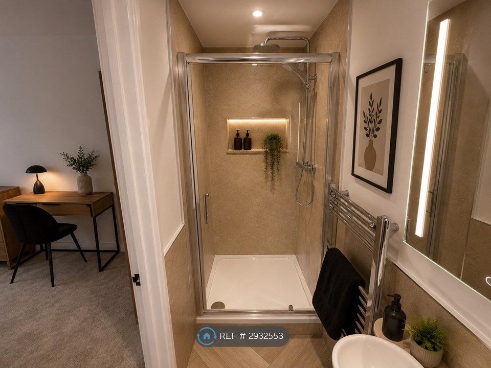Property photo 3 of 7 En Suite