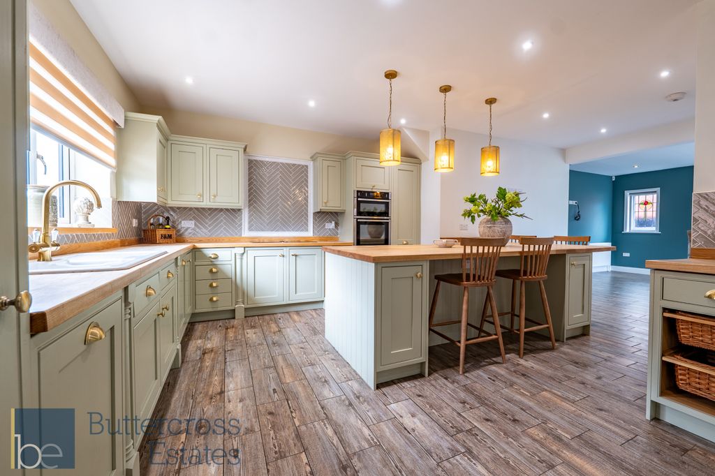 Property photo 3 of 42 Kitchen