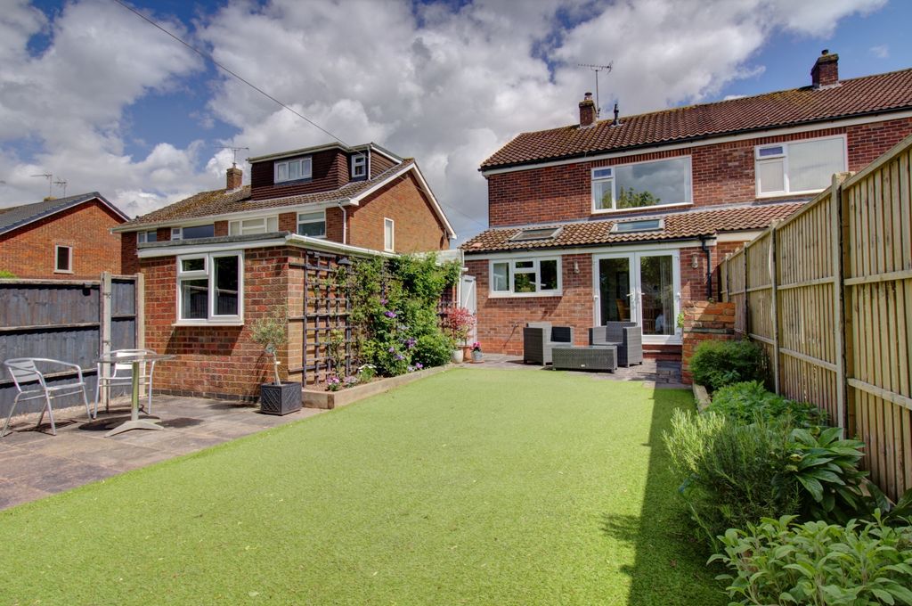 Property photo 2 of 10 Garden - Woodcote Avenue Kenilworth - Matt Clinton