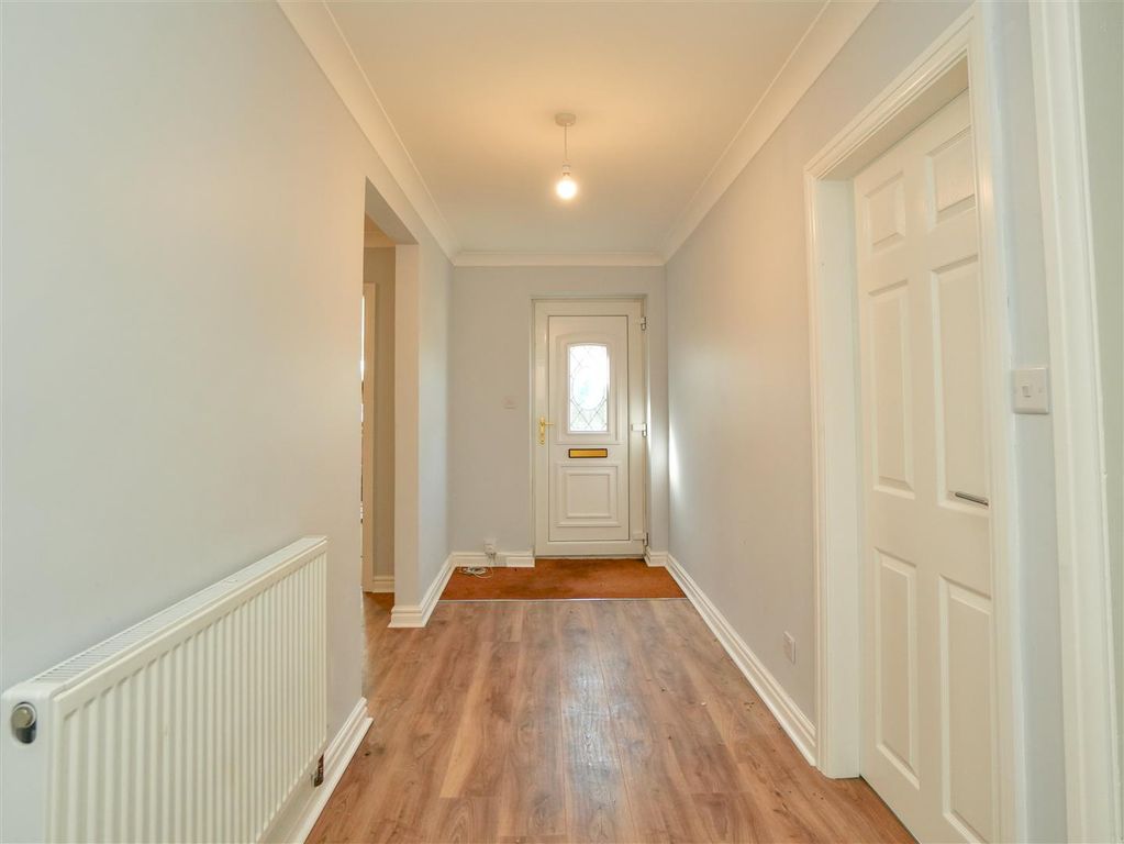Property photo 2 of 18 Entrance Hall