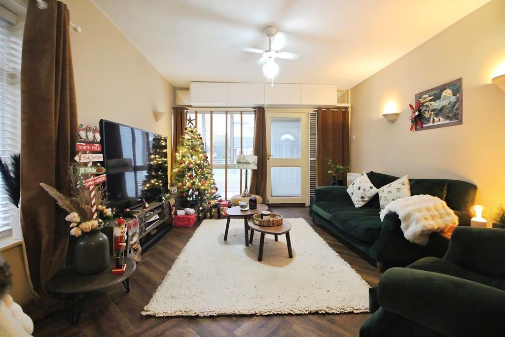 Property photo 3 of 30 Living Room Length Way 2.Png