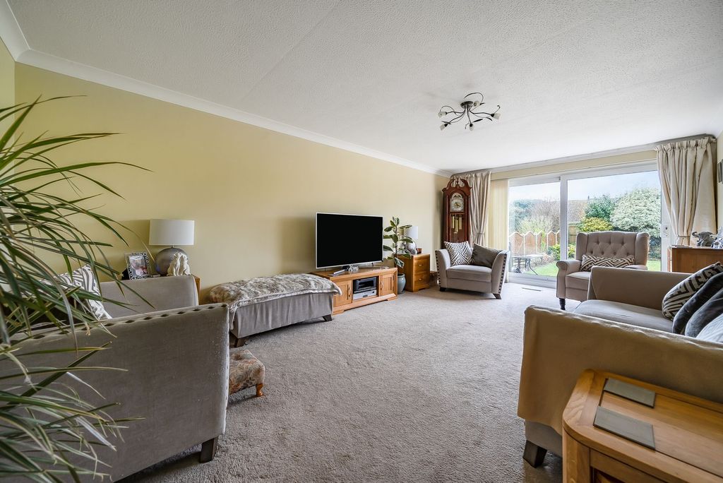Property photo 1 of 14 Living Room
