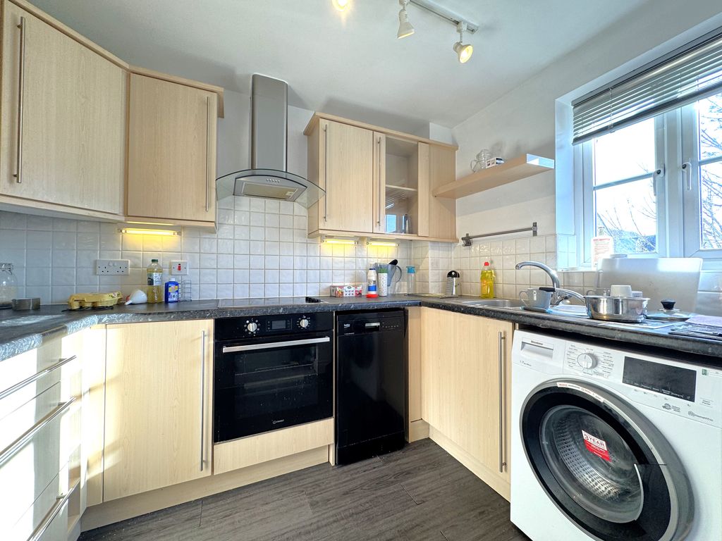 Property photo 3 of 7 Kitchen