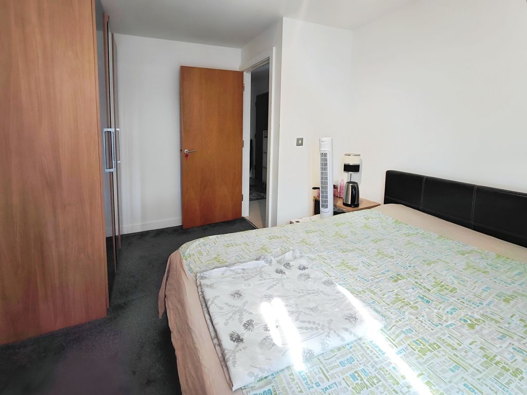 Property photo 3 of 8 619B6962-910_20Jeffe