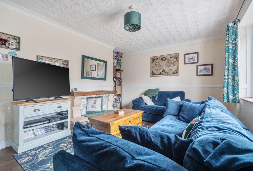 Property photo 2 of 16 1402697-6-697Cbe2...