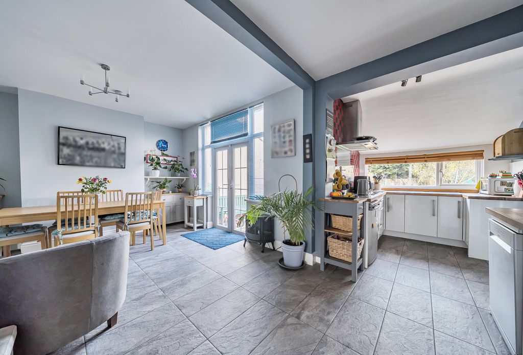 Property photo 3 of 16 1382738-19-691F4c...