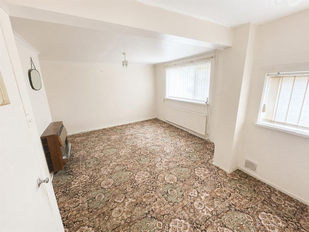 Property photo 2 of 13 28 Cecil 4.Png