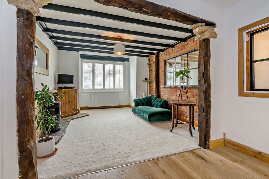 Property photo 2 of 40