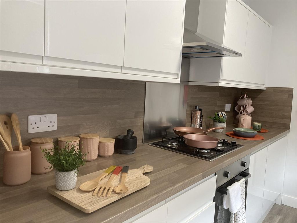 Property photo 3 of 13 Walgrave Street 56 Kitchen d.Jpg