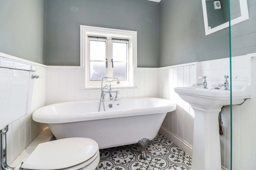 Property photo 3 of 14 Bathroom