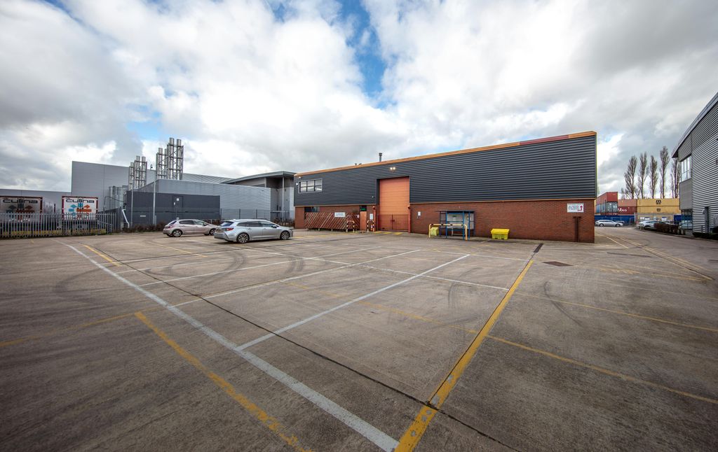 Property photo 3 of 3 2024 7067 Stirling Road Ste 228645.Jpg